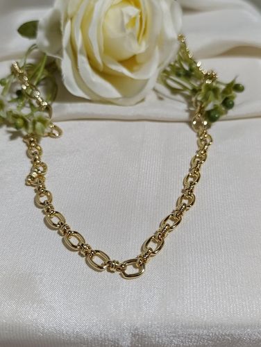 Colar dourado elos espaçado