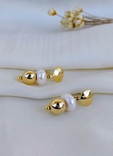 Brinco ouro perola e esfera