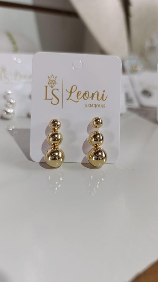 Brinco ouro trio esferas