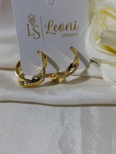 Brinco ouro argola torcida fio zirconia